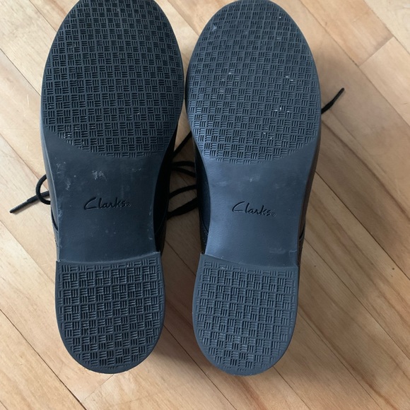 Clarks Fancy Shoes - Picture 3 of 4